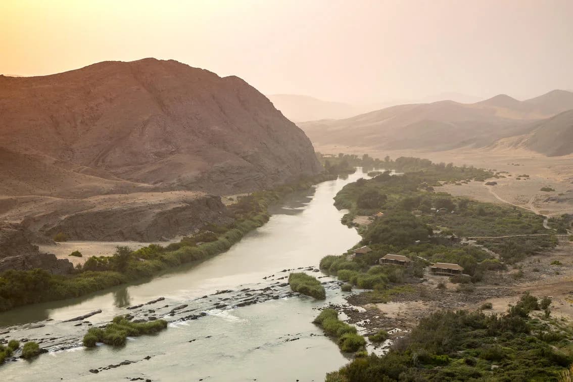 Der Kunene zwischen den Bergen an der Grenze zu Angola