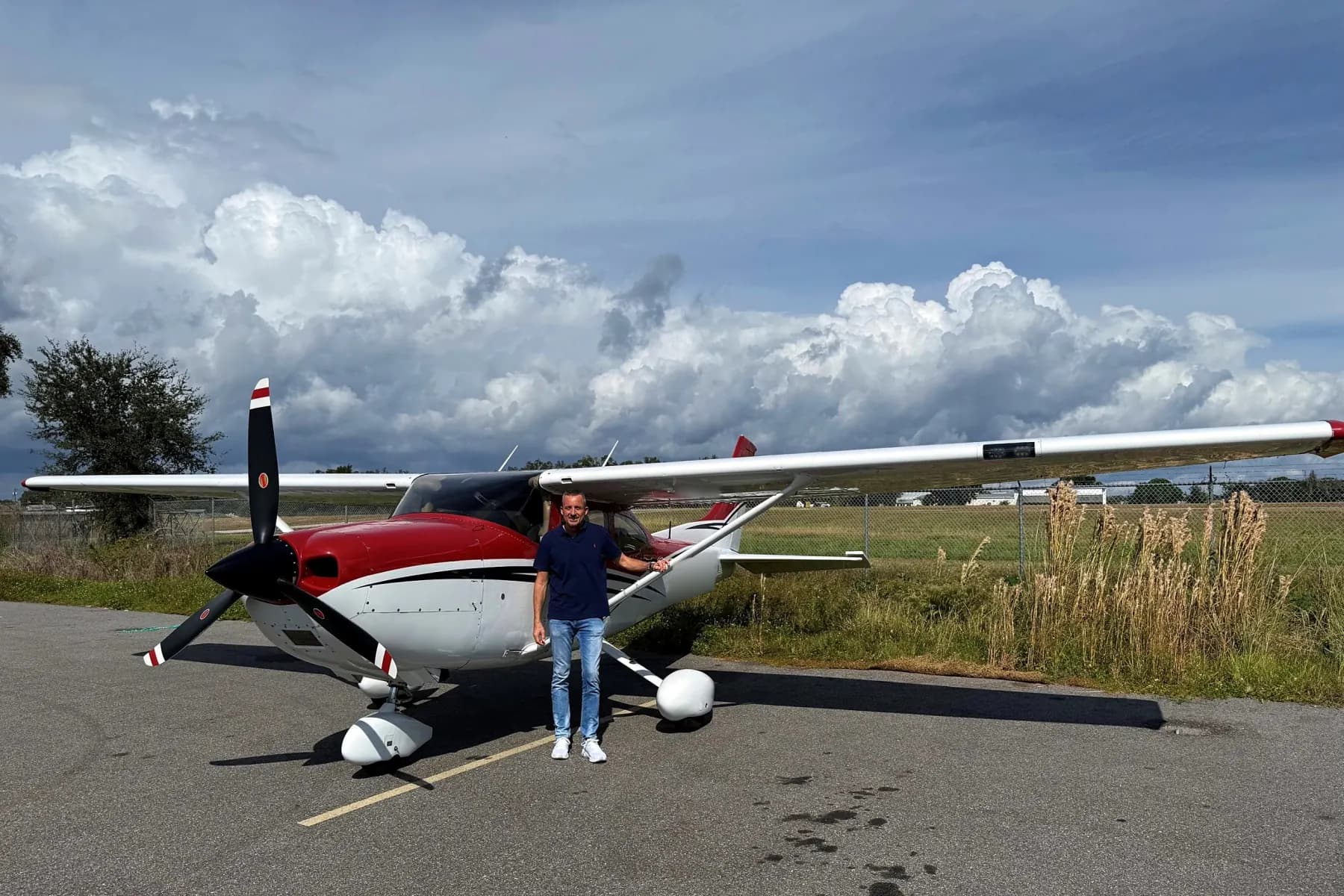 Lars Holling in front of a Cessna 182 at an airfield near Tampa, Florida