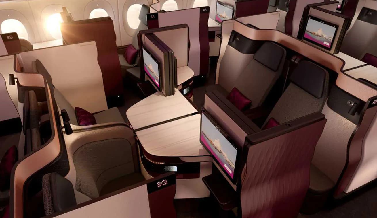 Business Class Qsuite von Qatar Airways mit vier zueinander gedrehten Sitzen