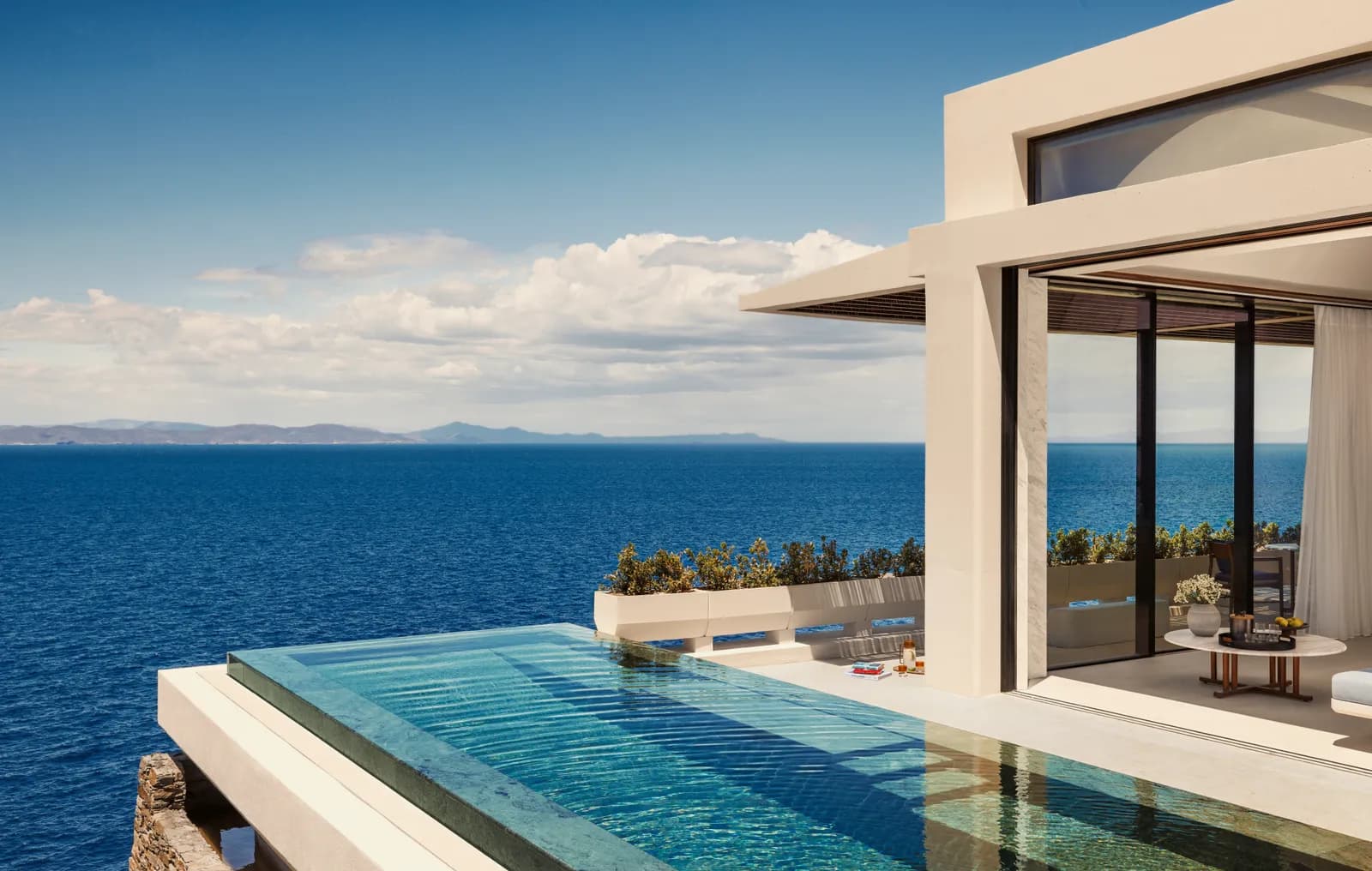 One&Only Kéa Island – panoramic suite with pool