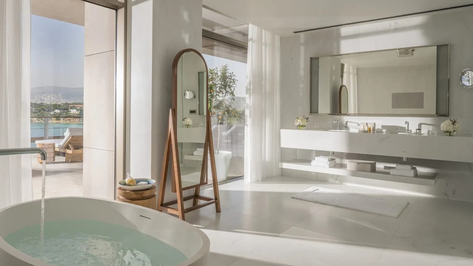 Four Seasons Astir Palace – room in the Arion building
