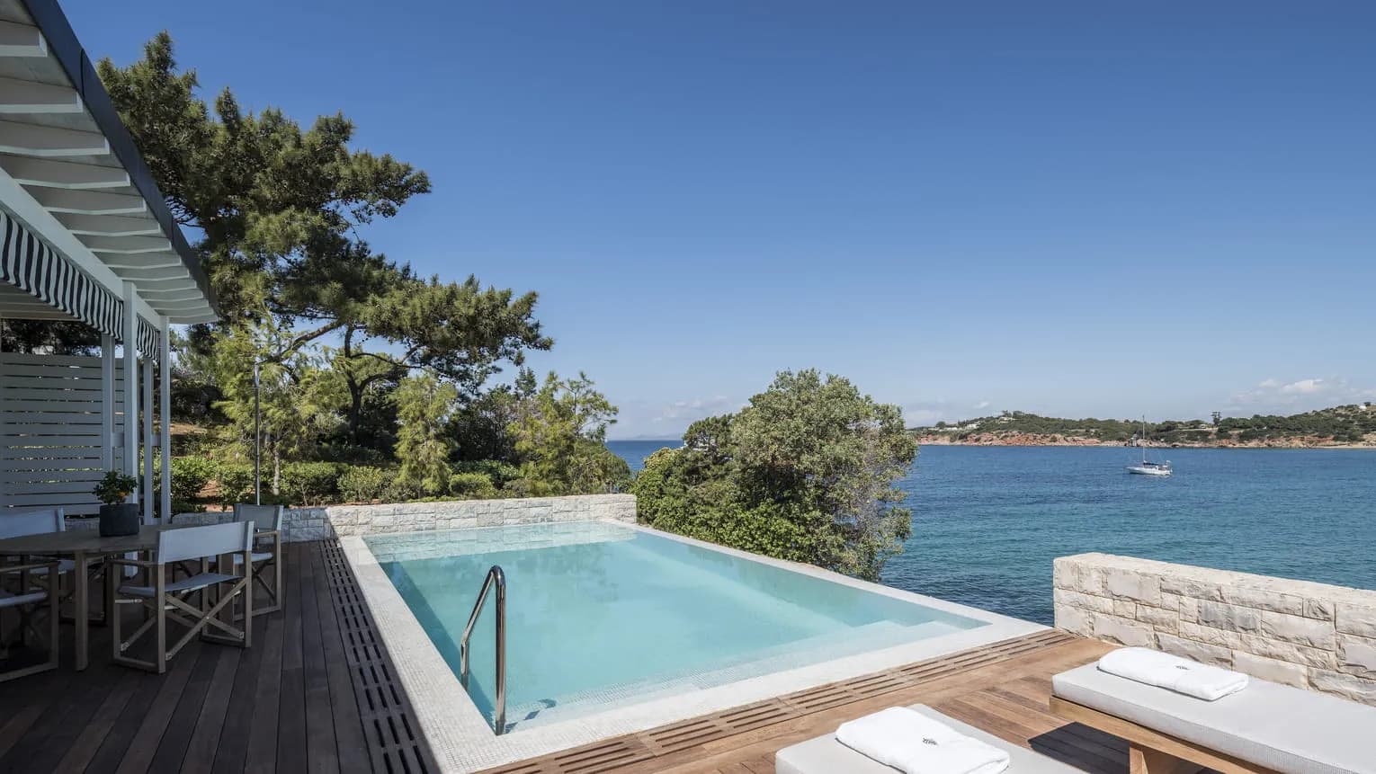 Four Seasons Astir Palace – bungalow with private pool