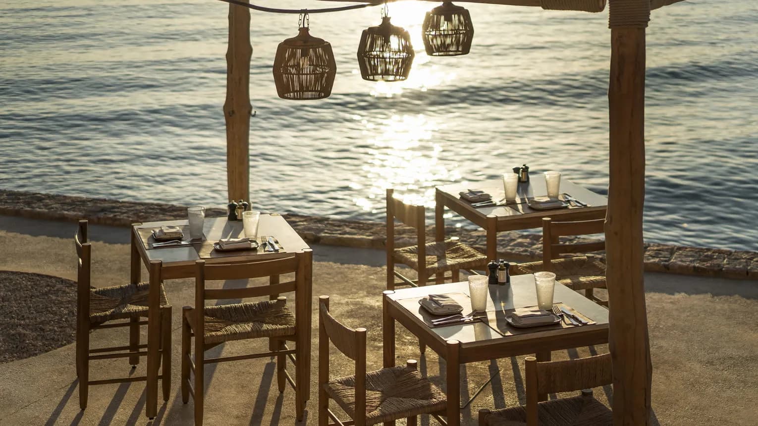 Four Seasons Astir Palace – taverna on the beach