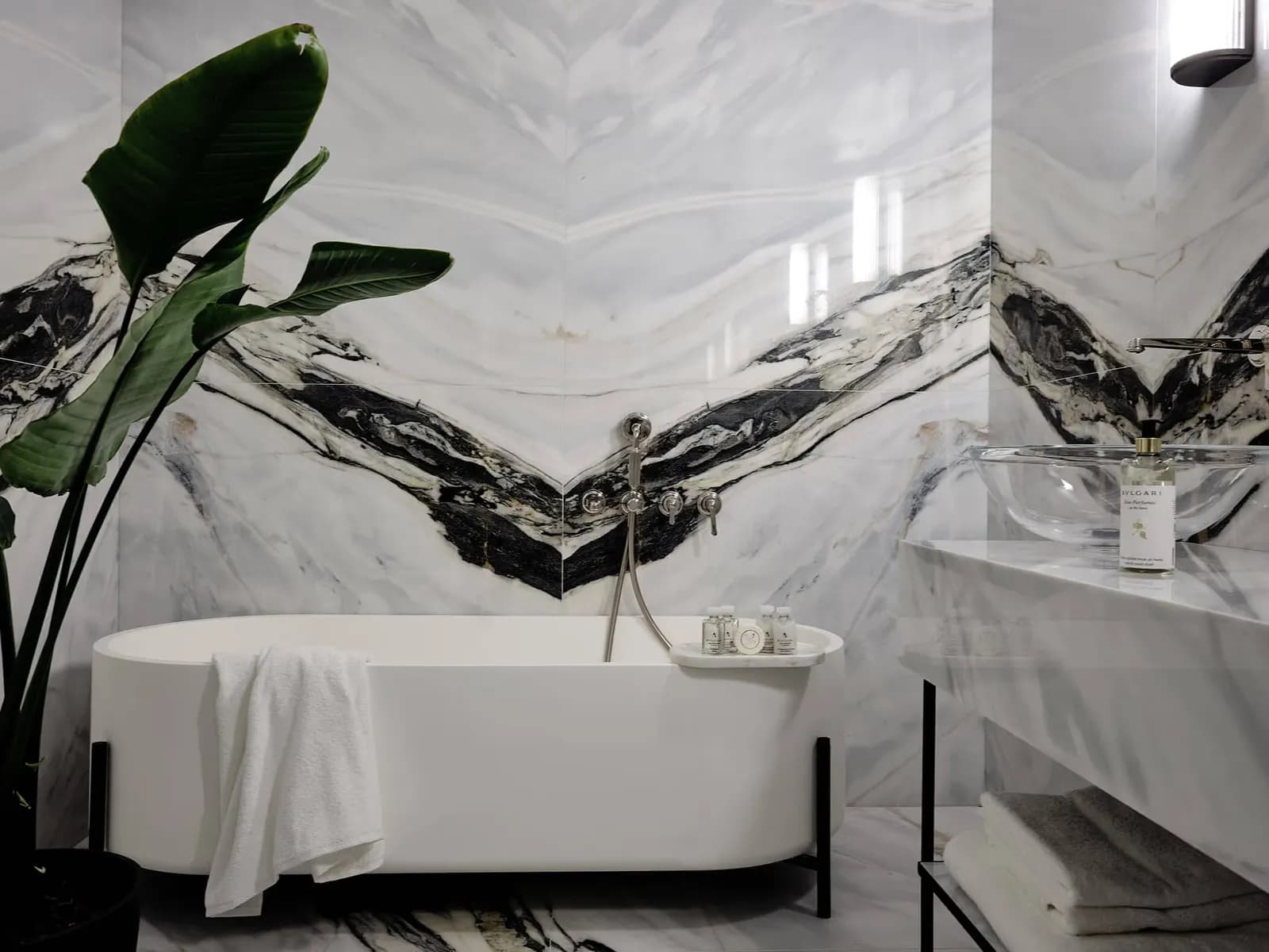 Argini Syros – marble bathroom with freestanding tub