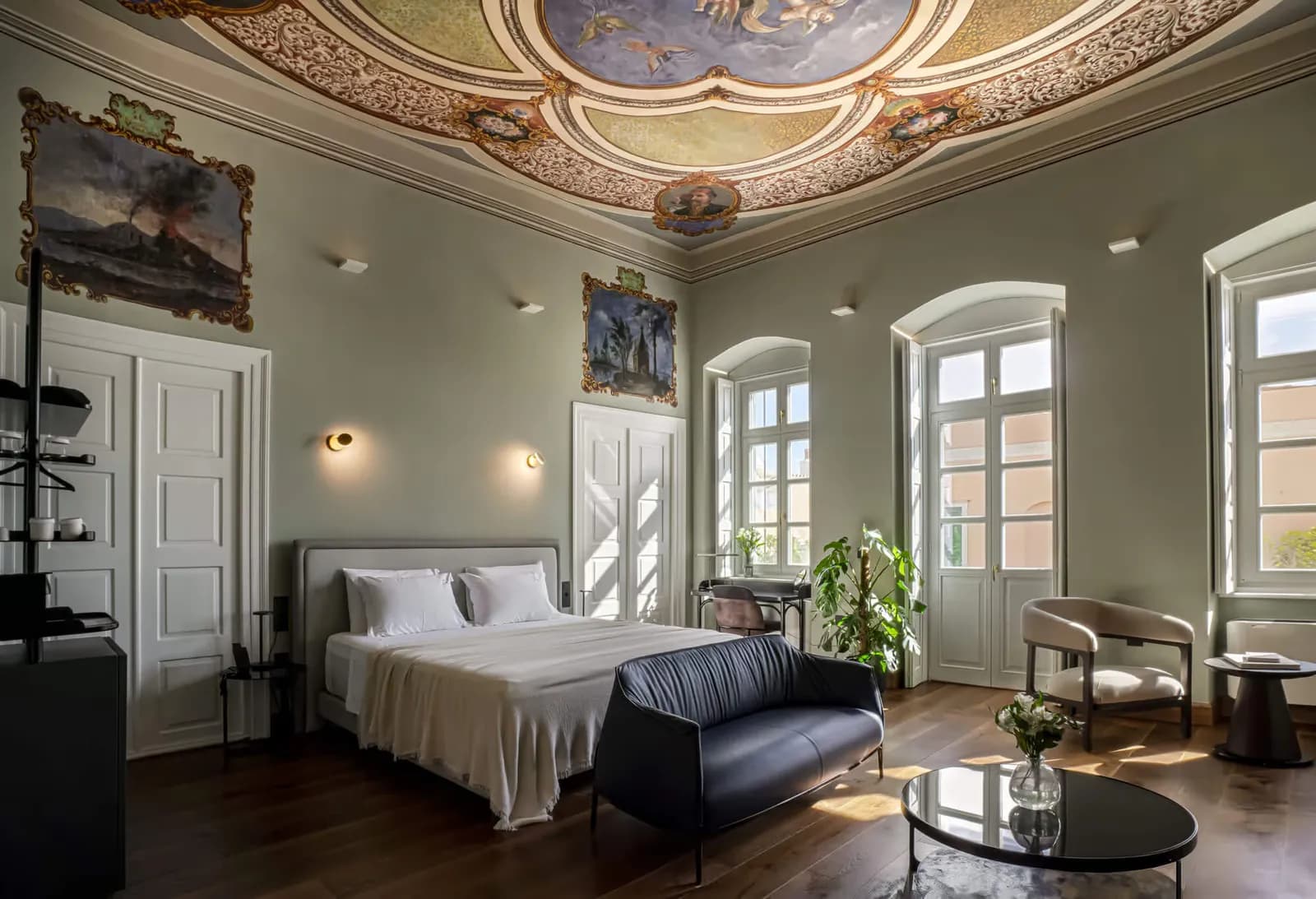 Argini Syros – suite with ceiling frescoes