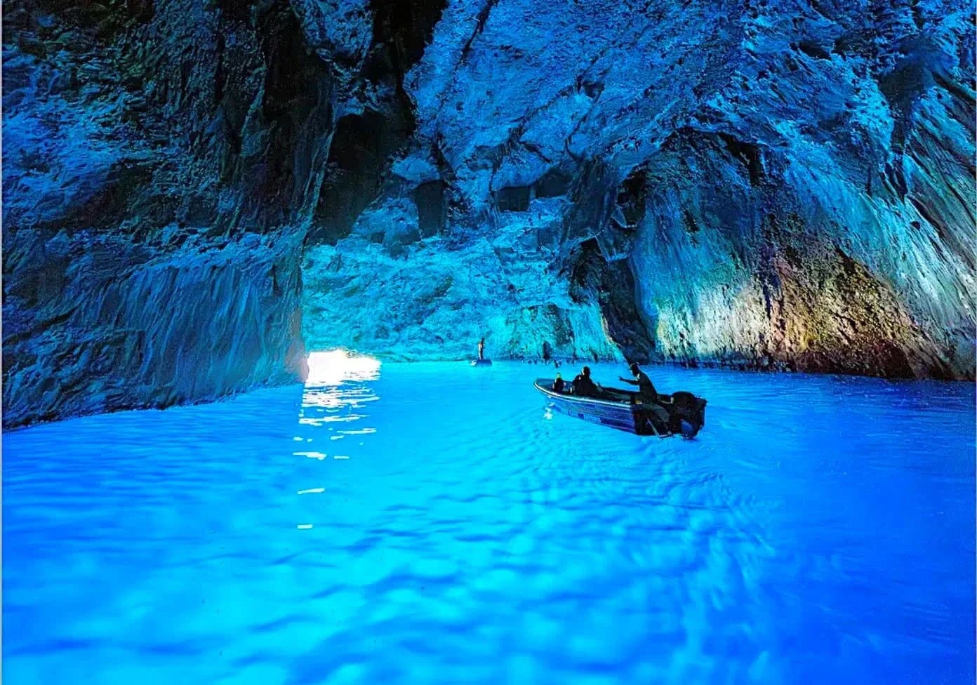 Boot in der Blauen Grotte von Kastellorizo