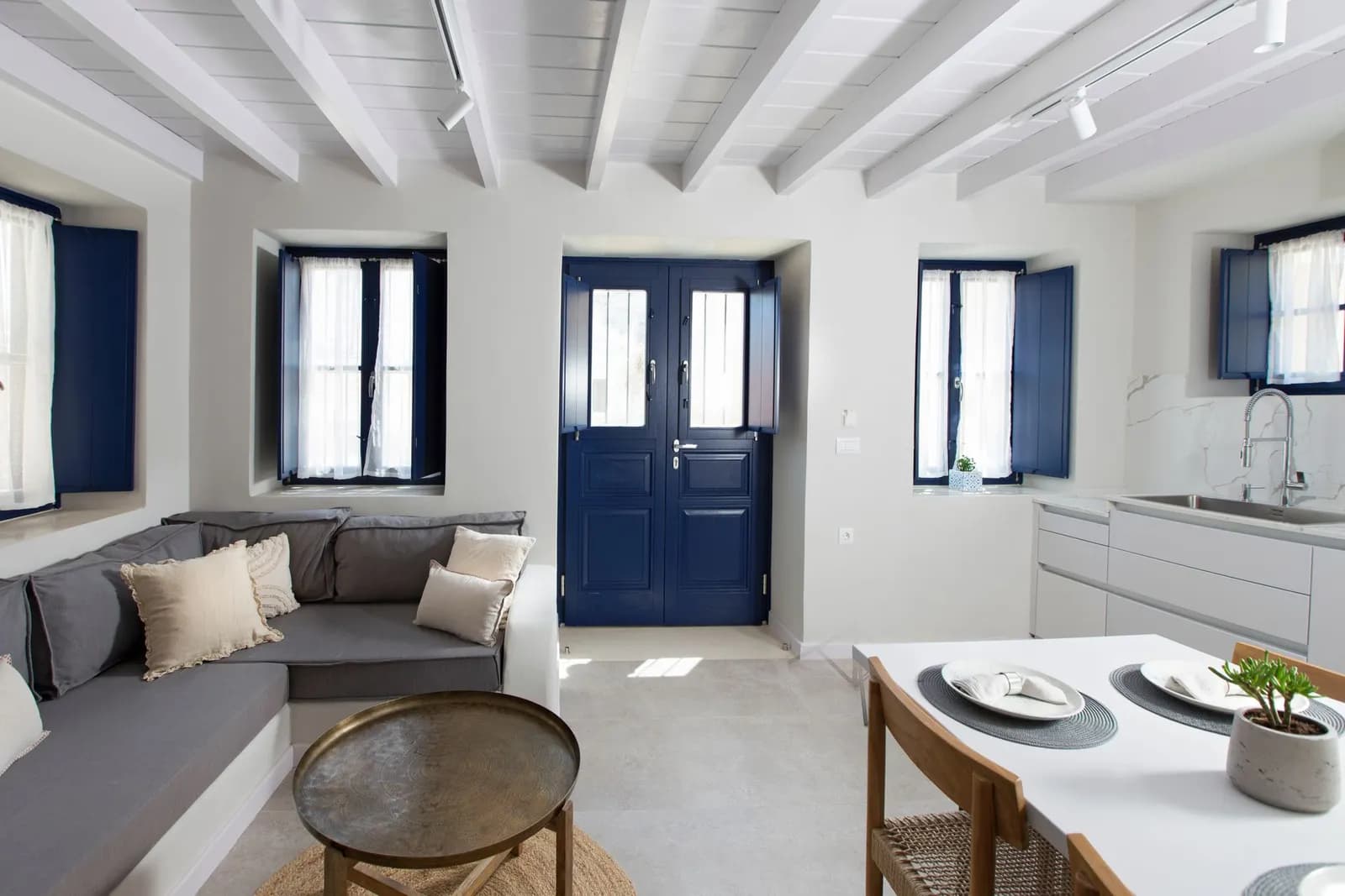 Poseidon Hotel Kastellorizo – living room with kitchen