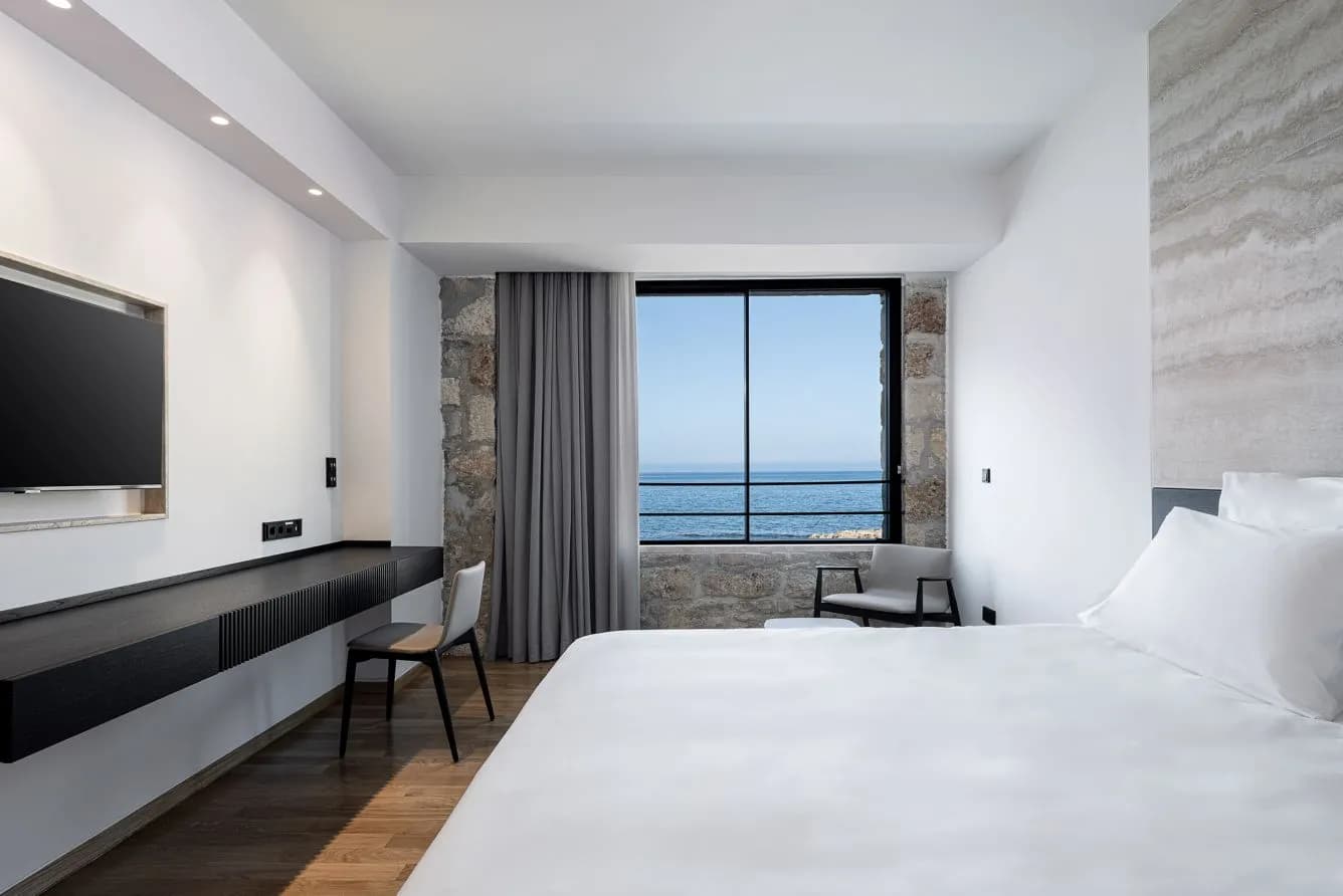 The Tanneries Chania – bedroom of a junior suite with sea view