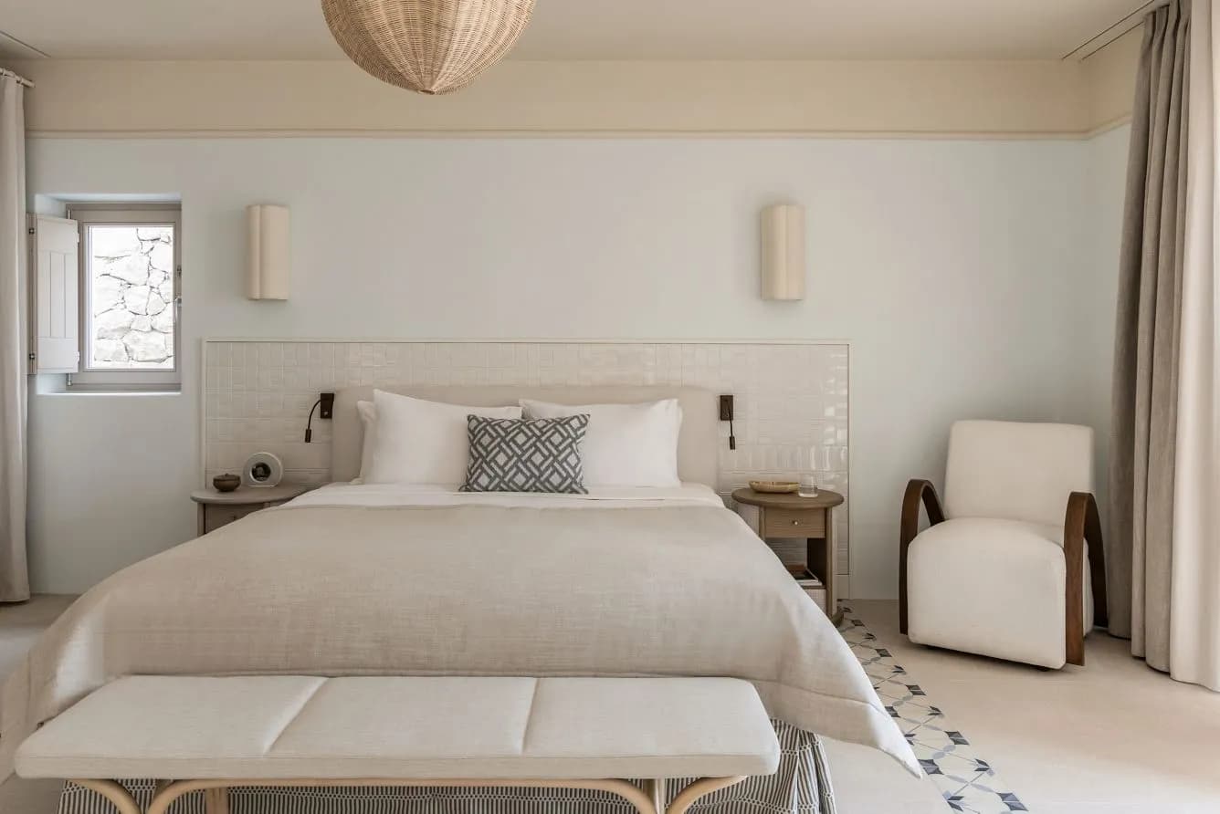 Eréma Hotel Milos – Schlafbereich einer Suite
