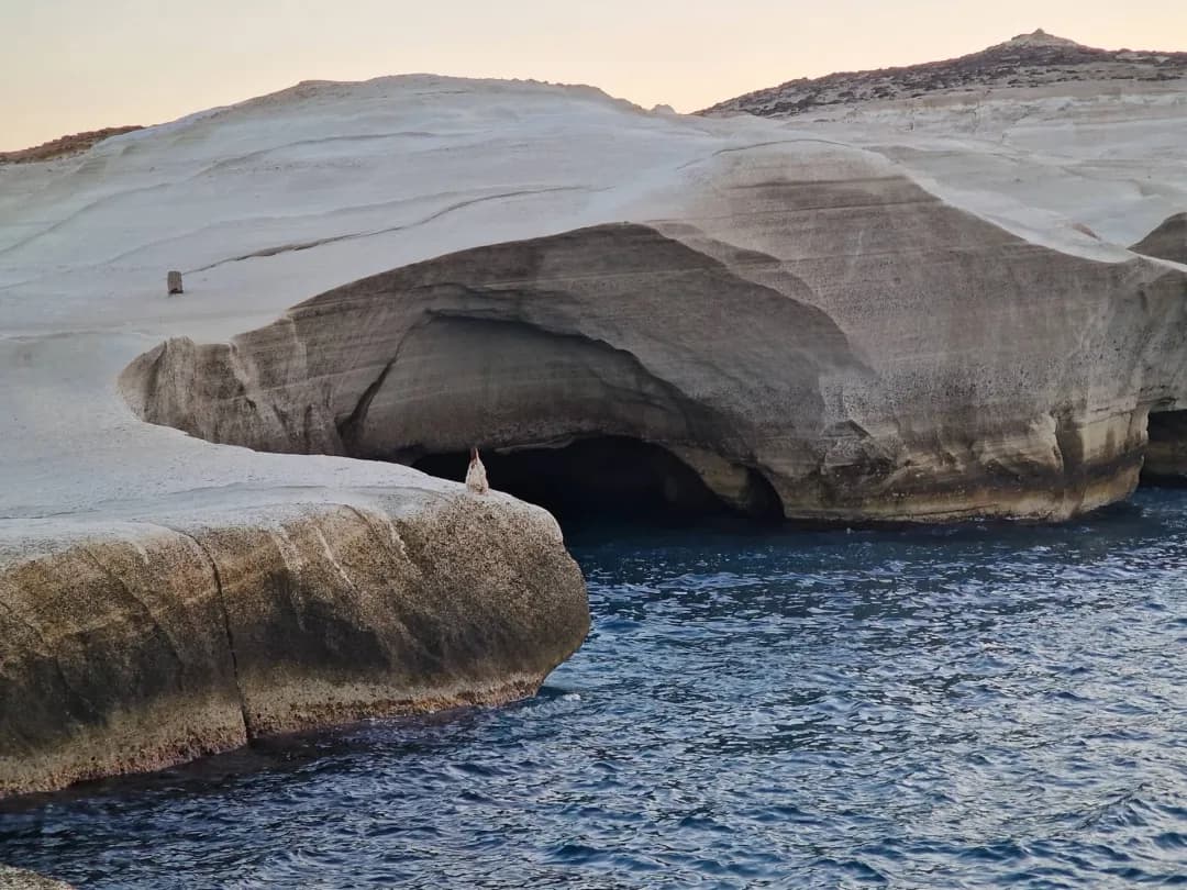 Felsenküste der Insel Milos