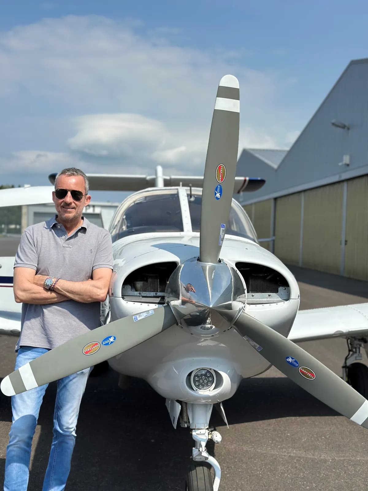 Piper PA-28 Turbo Arrow auf dem Vorfeld