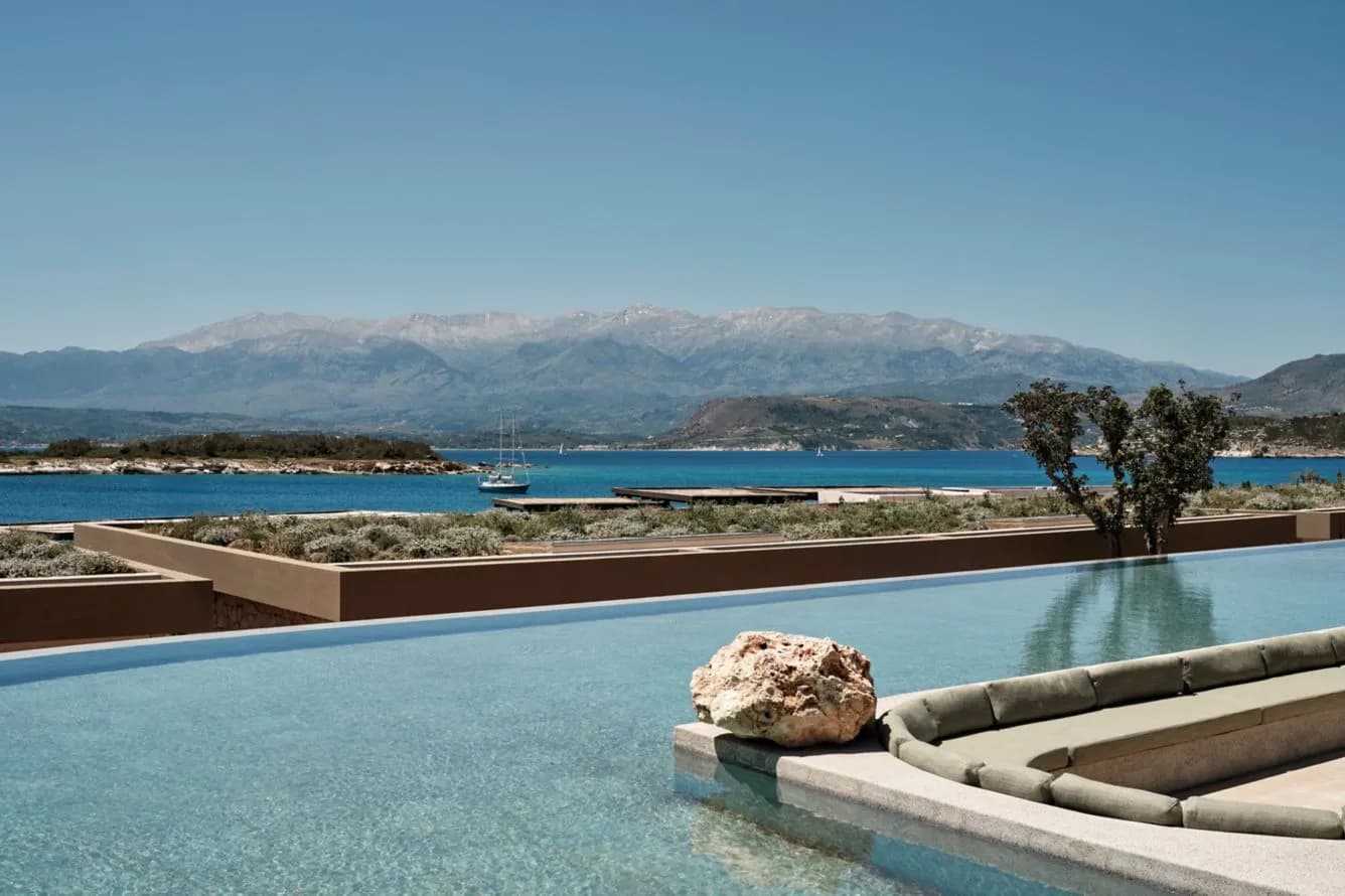 Pool im Anoseas Spa des JW Marriott