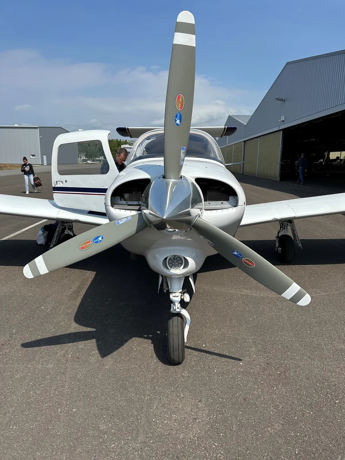Piper PA-28 Turbo Arrow vor dem Abflug nach Milos