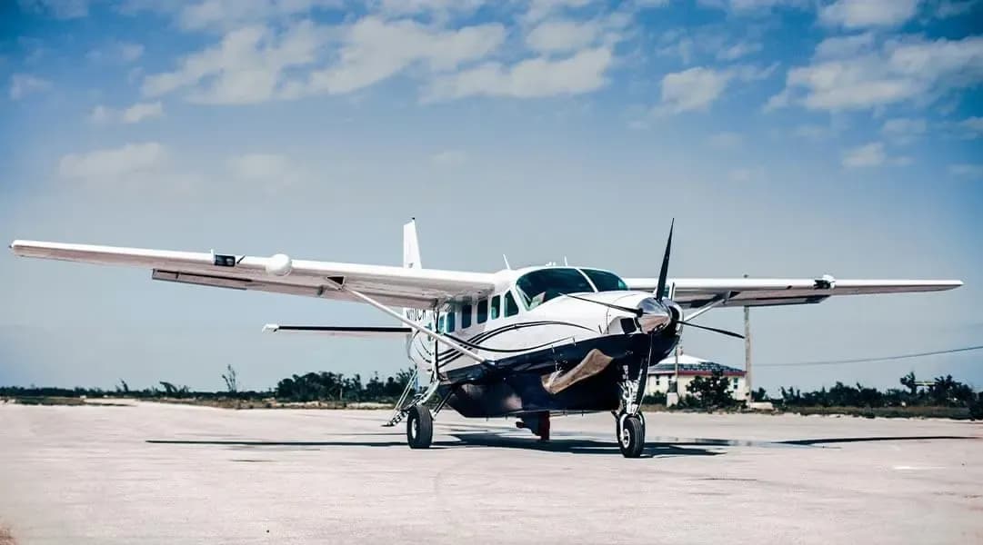 Cessna 208 Grand Caravan von Makers Air auf dem Vorfeld