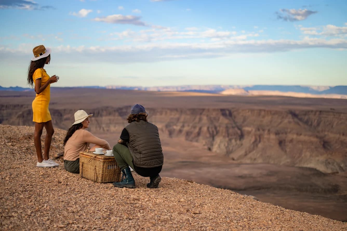 Sundowner am Rand des Fish River Canyon