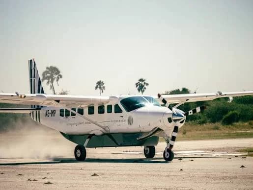 Cessna 208 von Wilderness Air auf einer Buschpiste