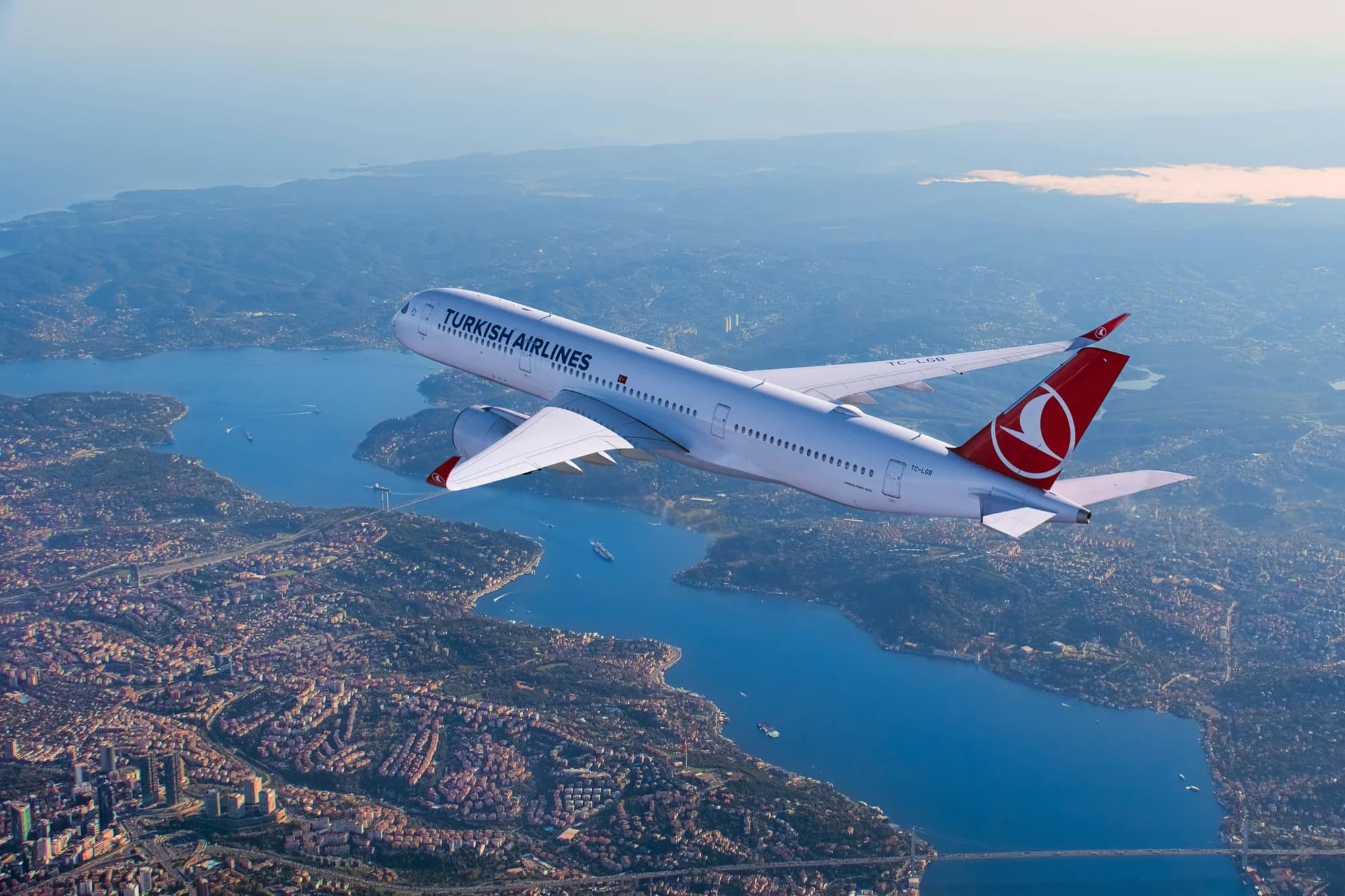 Airbus A350-900 von Turkish Airlines im Flug