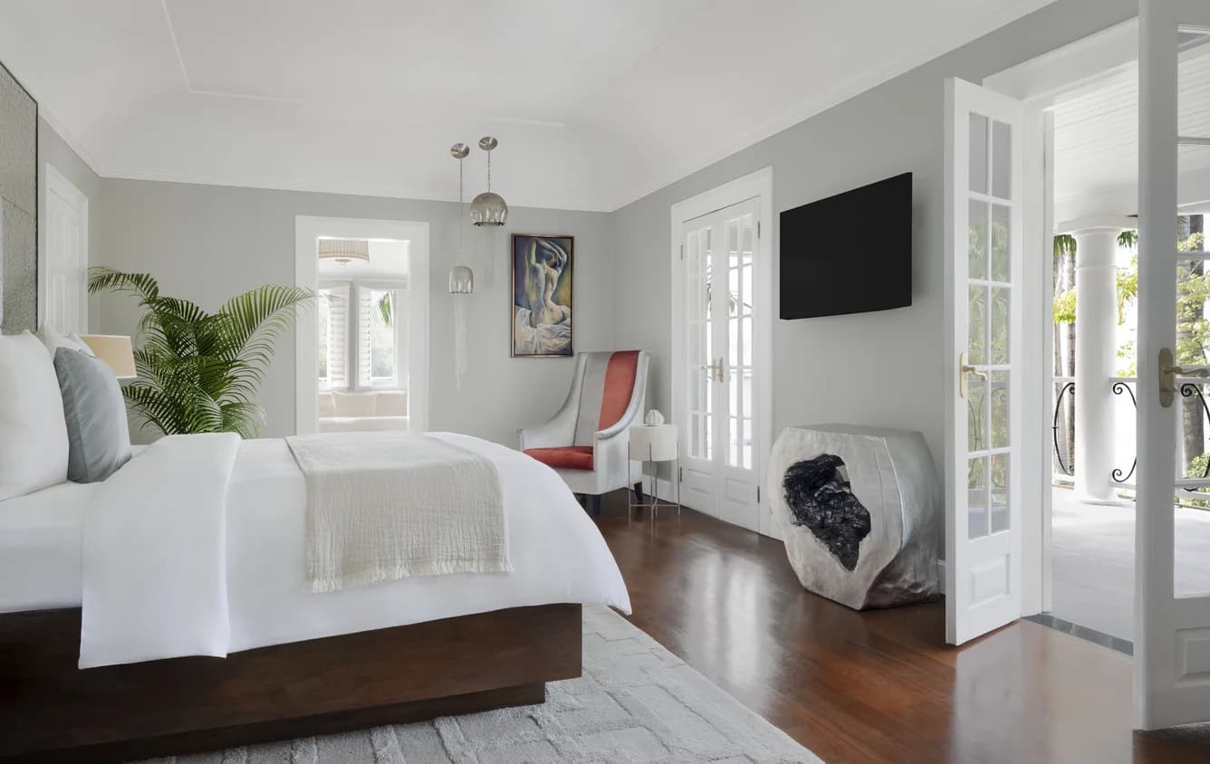 Helles Schlafzimmer mit Zugang zur Terrasse