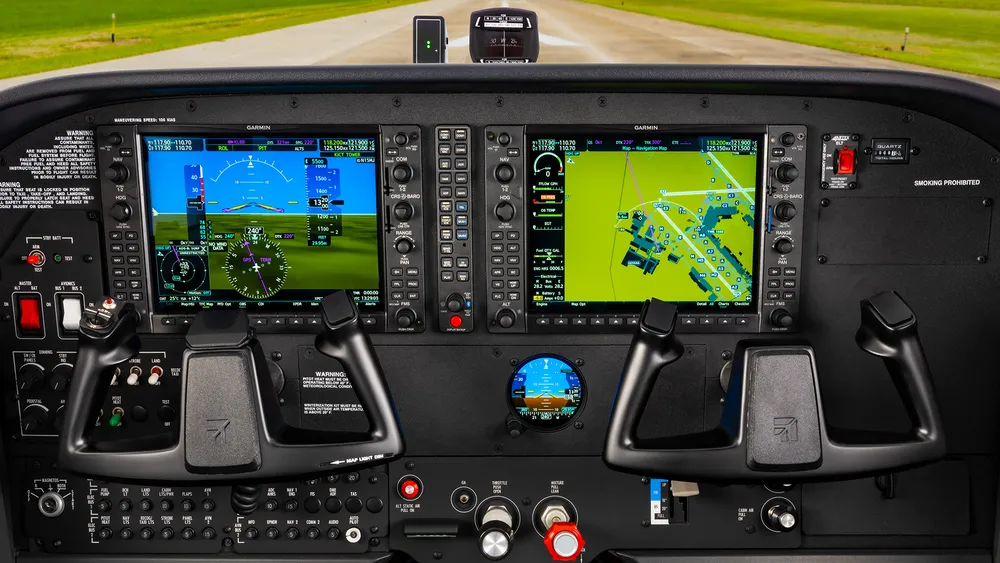 Cessna 172 cockpit with Garmin G1000